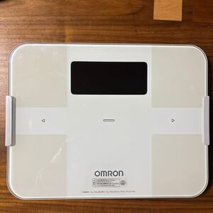 OMRON 体重計 KRD-608T2-W オムロン