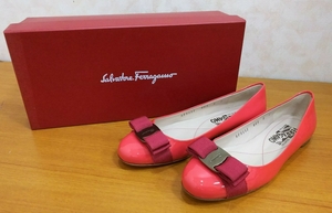 SALVATORE FERRAGAMO サルバトーレ フェラガモ VARINA ヴァリナ RF9352 805 5C ピンク リボン パンプス 箱付き エナメル_