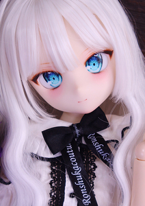 【さにさにむーん】DDH-28 カスタムヘッド　セミホワイト肌＋ディーラー様製アイ2種付き　MDD　ドルフィードリーム