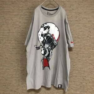 ナイキ　半袖Tシャツ　スウォッシュロゴ　アメフト　ヘルメット　袖ロゴ32 古着　入手困難　激レアデザイン　デカプリントワンポイントロゴ