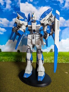 バンダイスピリッツ機動戦士ガンダム、逆襲のシャアＨＩＶガンダム完成品です。全高21センチあります。陳列台座付きたです。