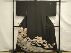 平和屋着物■豪華黒留袖　駒刺繍　雪輪花松文　金彩　正絹　逸品　DAAK3194op