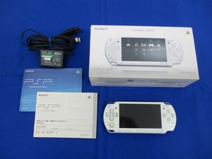 9428Y PSP-2000CW セラミック・ホワイト ゲーム機本体 充電器/ACアダプター メモリースティックPro duo 2GB 箱説付き 動作確認済み 