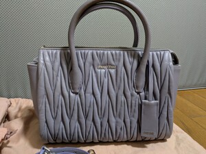 定価15万　ミュウミュウ　MIUMIU　マテラッセ　マトラッセ　NERO　5BB003　ハンドバッグ　ショルダーバッグ 2way　 バッグ　レザー　羊革