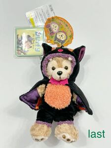 新品　未使用　ディズニー　TDS 30周年　ハロウィン　ディズニーハロウィーン　ぬいぐるみバッジ　ダッフィー　コウモリ　蝙蝠　絵本タグ付