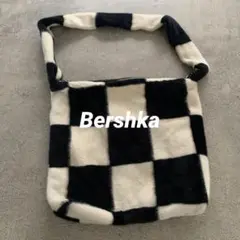 Bershka＊ショルダーバック＊肩かけ＊斜めがけバック＊モノトーン＊白黒