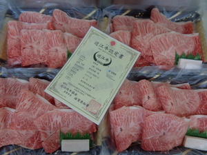 近江A５牝　超特肩肉（みすじ側）すき焼き　２ｋｇ　（68）