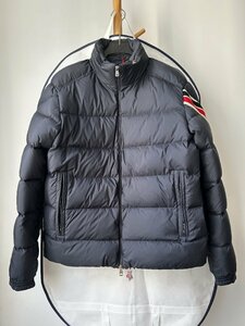 MONCLER モンクレール FW24 Solayan 三色ストライプ スタンドカラー 隠しフード ダウンジャケット メンズ ネイビーブルーsize2