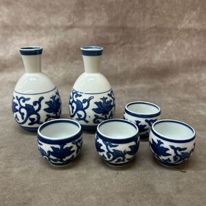 有田焼 鶴松作 染付 酒器セット 徳利 2点 お猪口 4点 唐草