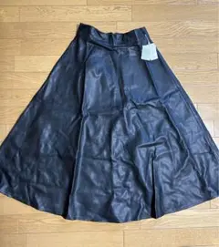 ◆新品　シェトワ　ブラック合皮ロングスカート　フリーサイズ