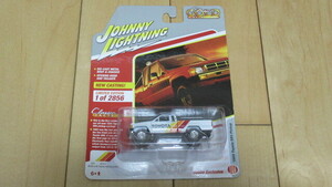 ★JOHNNY LIGHTNING ミニカー 1/ 64 1985 トヨタ SR5 ピックアップ グロスホワイト/ グラフィク (JLSP367) 新品未開封