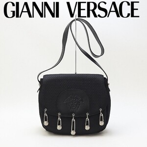 ◆GIANNI VERSACE ジャンニ ヴェルサーチ キャンバス×レザー メデューサ セーフティーピンモチーフ 斜め掛け ショルダー バッグ ブラック