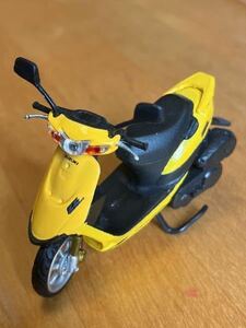 1/24スケールSUZUKI ZZ スズキ ジーツー① 黄色　ミニカーオートバイ　原付き　スクーター　原チャリ　エポック　EPOCH