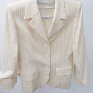 I2874 服YVES SAINT LAURENT テーラードジャケット ジャケット ホワイト ストライプ 36 サイズ 中古