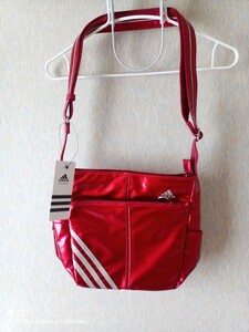 ☆adidas☆アディダス☆ショルダーバッグ☆斜め掛け☆ボルドー☆合成皮革☆ポリウレタン樹脂☆