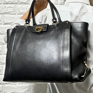 美品/希少◎ フェラガモ Salvatore Ferragamo メンズ A4収納 ビジネス トートバッグ ガンチーニ金具 レザー 本革 ブラック 黒 入手困難◎