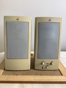 Apple Design Powered Speakers M6802 ジャンク扱い