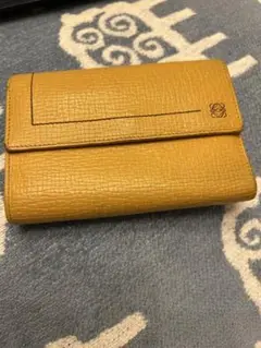 LOEWE レザー三つ折り財布 黄色