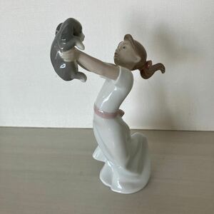 LLADRO リヤドロ 「大好きよ！」 8032 中古自宅保管品 女の子 犬 フィギュアリン 置き物