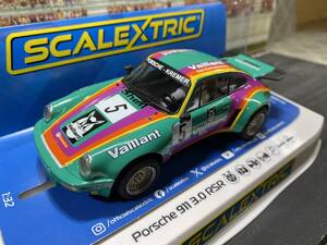 1/32 SCALEXTRIC C4439 Porsche 911 3.0 RSR - Vaillant スロットカー