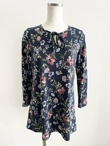 【送料込】Laura ashley　ローラアシュレイ　カットソー　Sサイズ　ネイビー×レッド×ブルー等　花柄　大人　おしゃれ　お出掛け　6446355