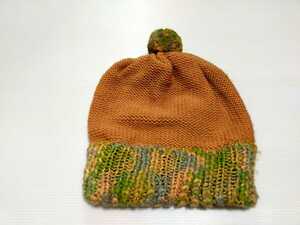 ボンボリニットキャップ　knitcap 帽子　編み物　編物　マルチカラー　ツートン　　温かい　あたたかい　かわいい　可愛い　オレンジ