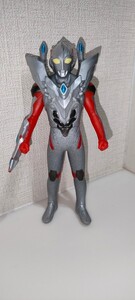 ウルトラマンエックス　ウルトラヒーローシリーズより　ゼロアーマー　ライブサイン有　ソフビ　廃番