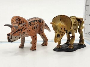 チョコラザウルスDINOTALESフィギュアコレクションPart1トリケラトプス&骨格[24c23検]Chocoチョコエッグ 恐竜 古代生物Qいきもの大図鑑