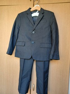 美品◆ コムサイズム　セレモニースーツ ◆男の子 120サイズ/結婚式/小学校/ 七五三 /入学式 フォーマル/ブラック/2点セット/卒業式/発表会