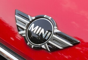 デザイン性UP♪ BMW MINI ブラックジャック エンブレム カバー ミニ F55 F56 ワン クーパー クーパーD クーパーSD クーパーS セブン