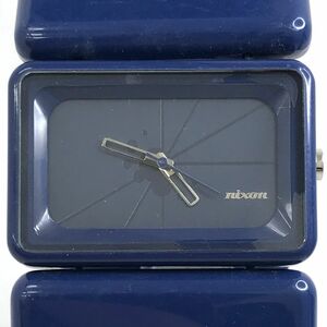 美品 NIXON ニクソン THE VEGA ベガ LOVE THE HOTNESS 腕時計 クオーツ アナログ スクエア 四角 蛇腹 伸縮ベルト 電池交換済 動作確認済