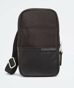 ロサンゼルスから最新本物をお届け！！　　US限定!!　2024新作　直営　Calvin Klein Utility Phone Crossbody Bag 高級クロスボディバック