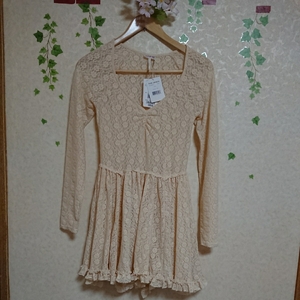 新品 Free People フリーピープル イレギュラーヘムVネックレースワンピース XS ベージュ 女性服 レディース 長袖 無地　総レース ワールド