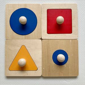 木製　ペグつきパズル　モンテッソーリ　丸三角四角　型はめパズル　　おもちゃ　知育玩具