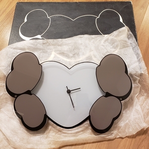 100個限定 KAWS x HECTIC HEART & CROSSBONE WALL CLOCK EDITION:1 カウズ ヘクティク 時計 MEDICOM TOY メディコムトイ