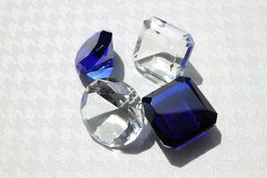 ガラス製オブジェ4個クリスタルダイヤモンド ブリリアンカット スクエアカット クリア ブルー サファイア コバルトブルー