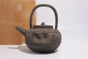 珍品　時代　梅花皮　急須　木箱付 / 時代物　カイラギ　茶器　煎茶道具　希少　検索： 南蛮　南蛮手　古唐津　萬古焼　古備前　紫砂 .3466