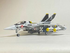 完成品 ハセガワ製 1/72 VF-1S バルキリー スカル小隊 ロイ・フォッカー少佐機 「超時空要塞マクロス 」送料込み