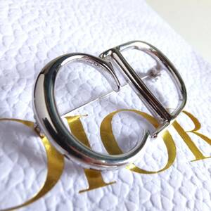 Christian Dior クリスチャン　ディオール　CDロゴ　ブローチ　シルバーカラー　銀色