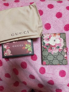 グッチ　GUCCI　ミケーレ　ブルームス　花柄　カードケース　財布　2つ折り　ピンク　