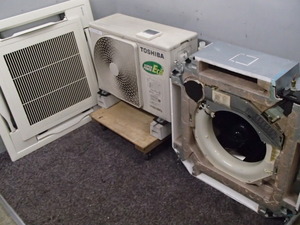 中古品 東芝 天カセエアコン 1.5馬力シングル AIU-AP406H 業務用エアコン 店舗用 ROA-AP405HS1 冷房専用 2013年製 12-27349 12770