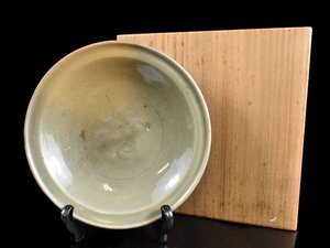 【雲】某名家委託品 中国古玩 唐物 青磁花紋皿 飾皿 直径25cm 箱付 古美術品(旧家蔵出)J854 DT1d4g CTA1dg4