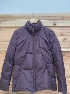 7 イタリア製　Ferragamo フェラガモ　100% natural goose down 136180843 アウター　サイズ40（M9号相当）