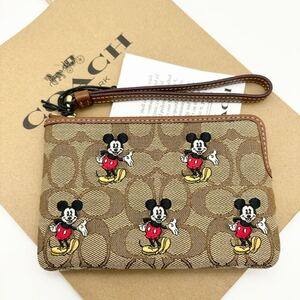 【DISNEY X COACH】コーナー ジップ リストレット シグネチャー！