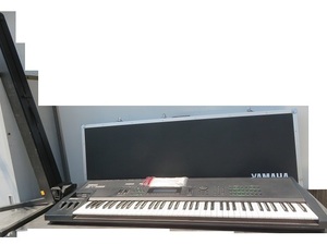 Y☆YAMAHA　ヤマハ SY99　キーボードシンセサイザー　ハードケース・スタンド付　ULTIMATE　音出し確認済