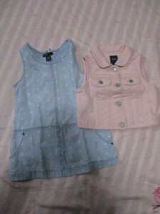 ９０サイズ　　ｂａｂｙ　Ｇａｐ　　薄デニム風ワンピース＋デニムベスト　２枚　