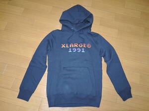 新品 エクストララージ XLARGE スウェット パーカー S 紺 ロゴ1991 プルオーバー