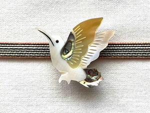 NO.1127 帯留め 鳥 貝細工 シェル リメイク品(帯留 帯飾り 和装小物)ハンドメイド品