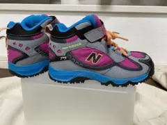 New Balance 703 キッズシューズ グレー/ピンク/ブルー