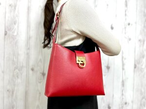 極美品 Ferragamo フェラガモ ガンチーニ ショルダーバッグ バッグ レザー 赤 79714Y